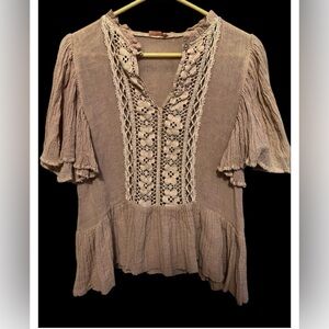 ANTIQUE FLUTTER SLEEVE PEASANT TOP